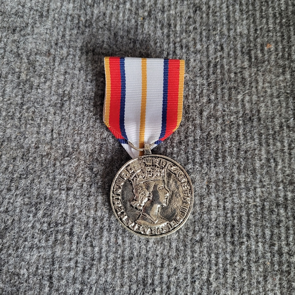 Elizabeth ll Del Gratia Regina FD medal vintage